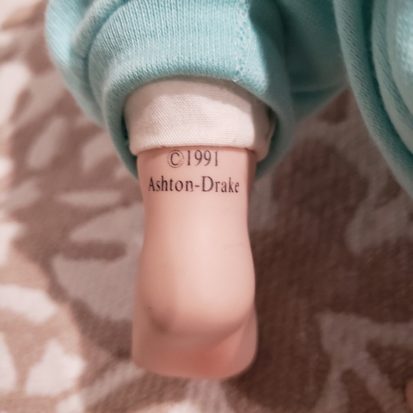 Ashton-Drake "My First Tooth" Patricia 14" Porcelain Doll - NEW in Box - Picture 8 of 10